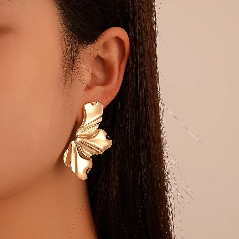 

2024 New Geometric Metal Flower Stud Earrings for Women Fashion Statement Trendy Gold Color Piercing Earrings Y2K Accessories