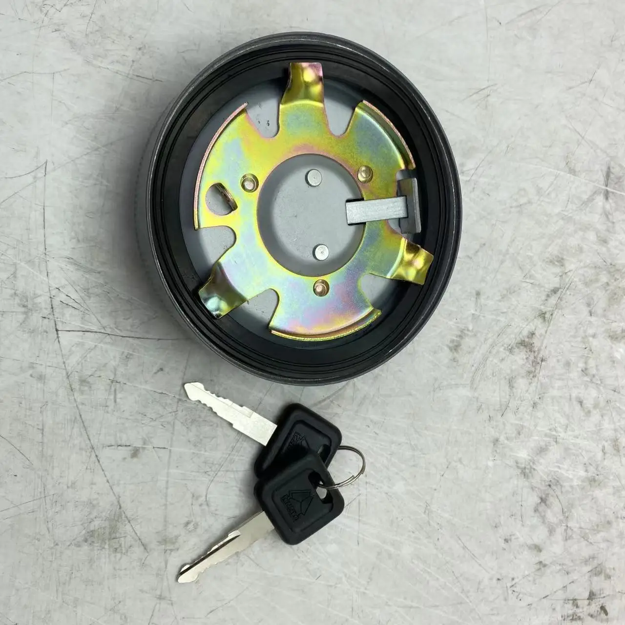 AZ9112550213 Oil Tank Cap With Lock Used For CNHTC SINOTRUK 336 380 HOWO T5G T7H SITRAK Heavy Truck