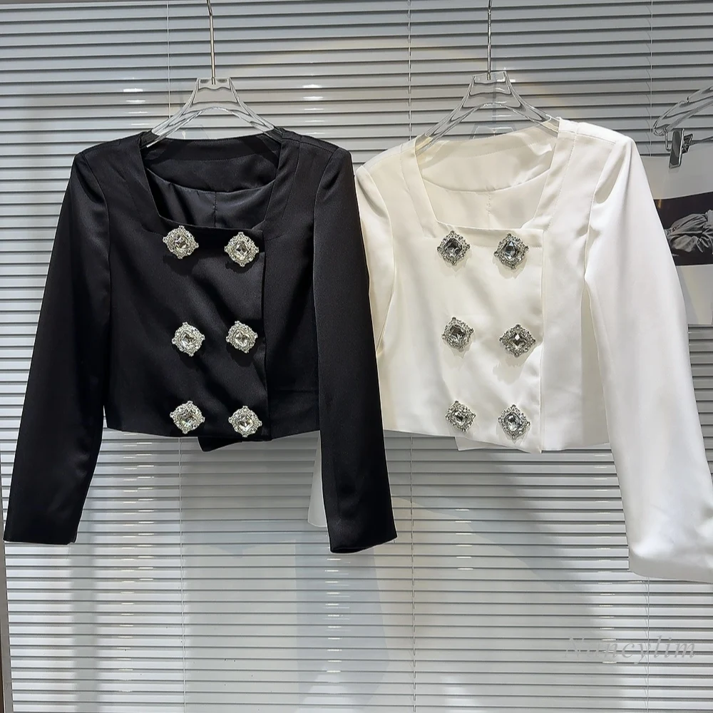 

Женское Короткое атласное пальто, куртка белого и черного цвета с длинным рукавом, с квадратным камнем и пряжкой, весна 2024