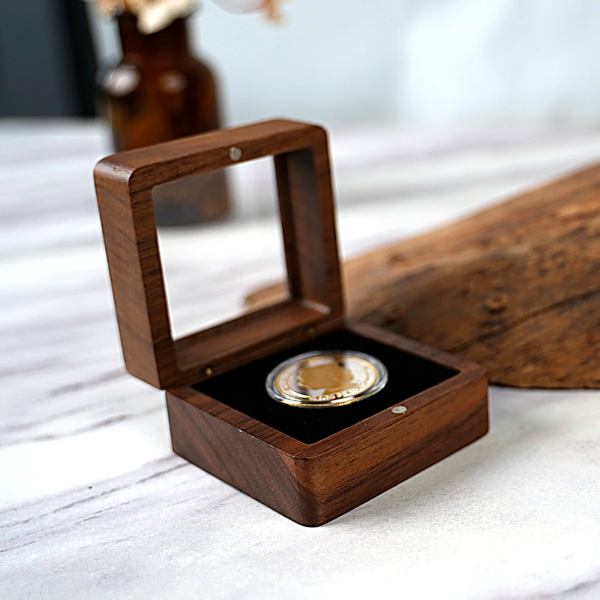 Walnut Wood Commemorative Coin Badge Box Gift Box Silver Coin Badge Ancient Collection Gift