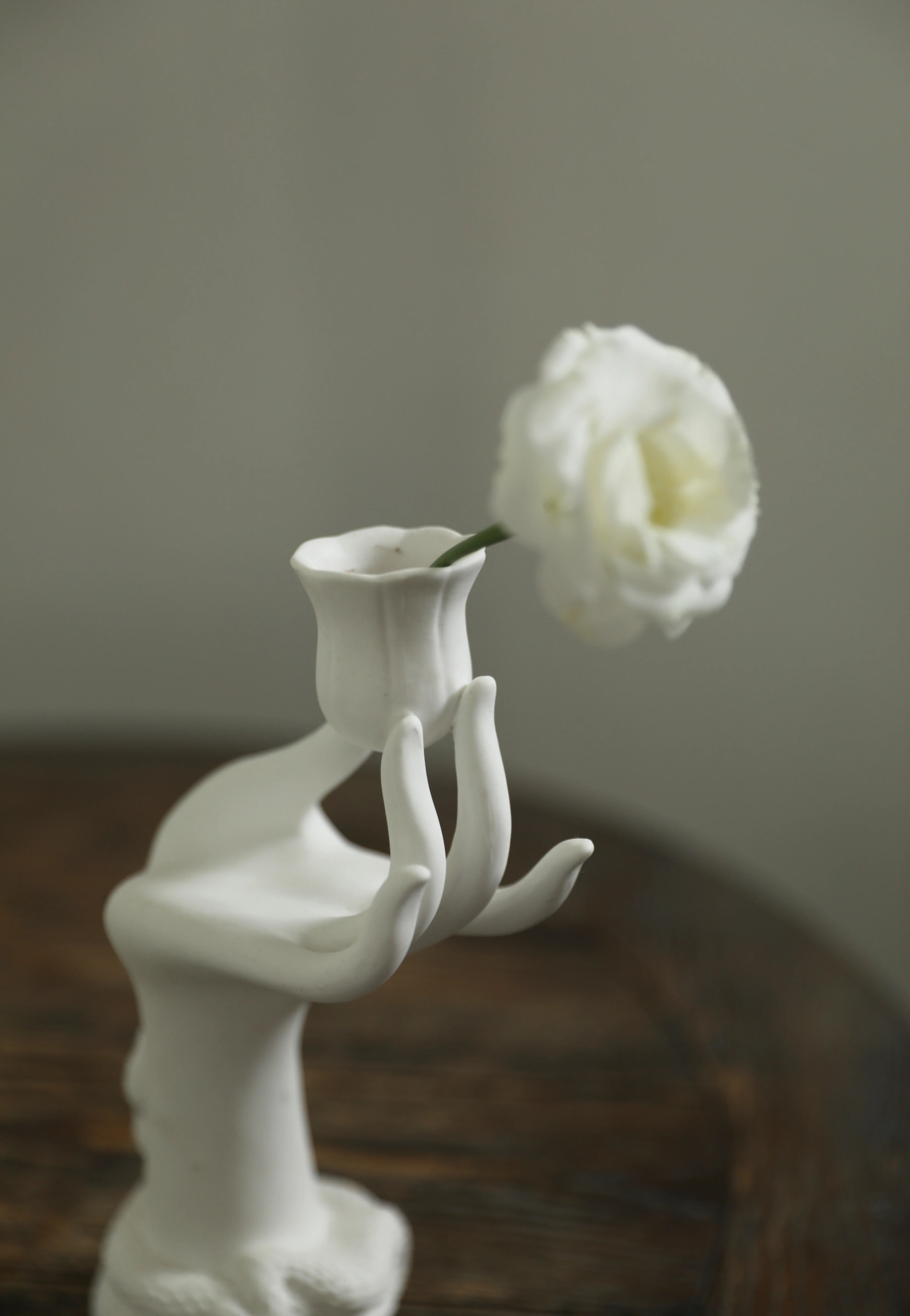 

Orchid Finger Twisted Beautiful Single Matte Cold White Finger Ceramic Candle Holder