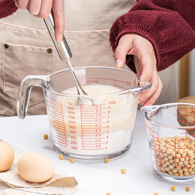 Pyrex 2 cup Measuring Cup - Whisk