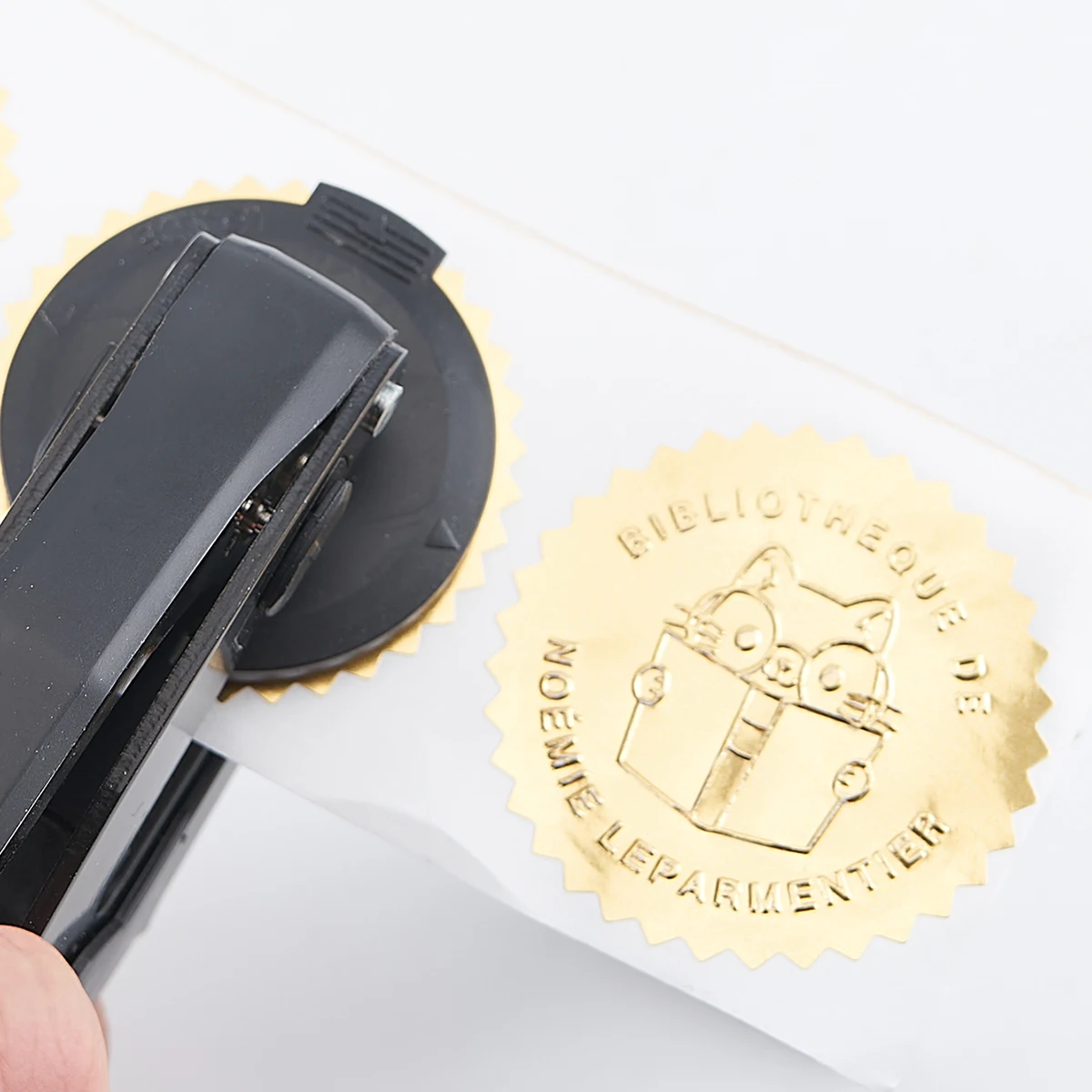 Description Picture 2 of item250 Stickers/rolls, Embossed Adhesive Blank Metal Gold Certificate Seal, Embossed Aluminum Foil Adhesive Scallop Edge