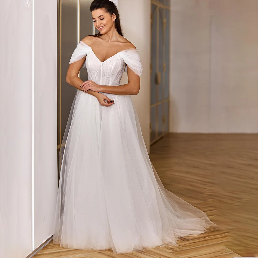 

Современные свадебные платья-трапеции с открытыми плечами и V-образным вырезом