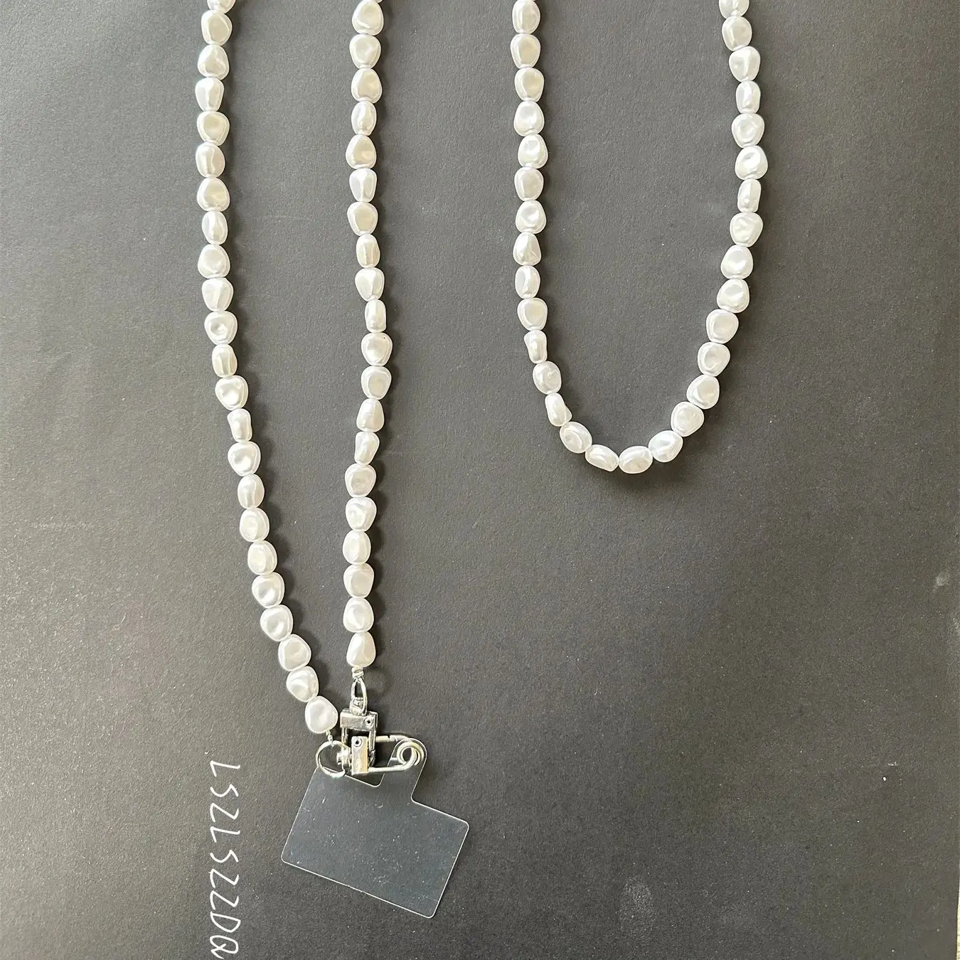 Luxury Simple Phone Crossbody Lanyard with Special-Shaped Pearl Chain