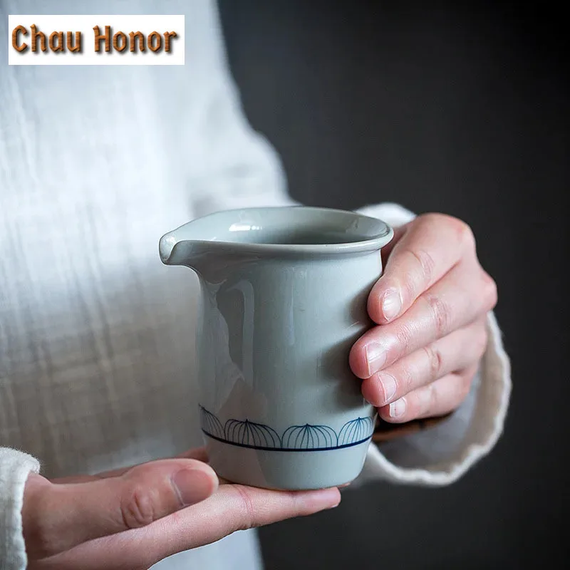 200ml Antique Blue And White Ceramic Tea Pitcher Tea Maker Fair Cup Hand-painted Lotus Cha Hai Kung Fu Tea Ceremony Accessories