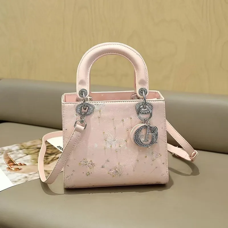 حقيبة كروس جديدة ومحمولة باليد، مصممة خصيصًا لتلبي...