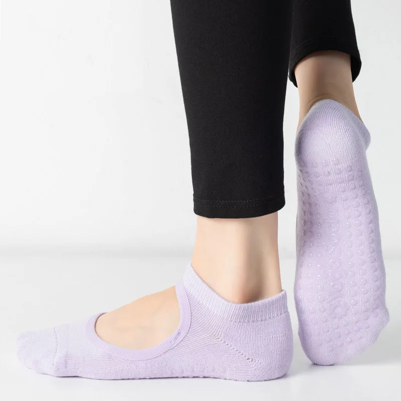 Рисунок 6 - Толстые хлопковые носки для йоги с открытой спиной