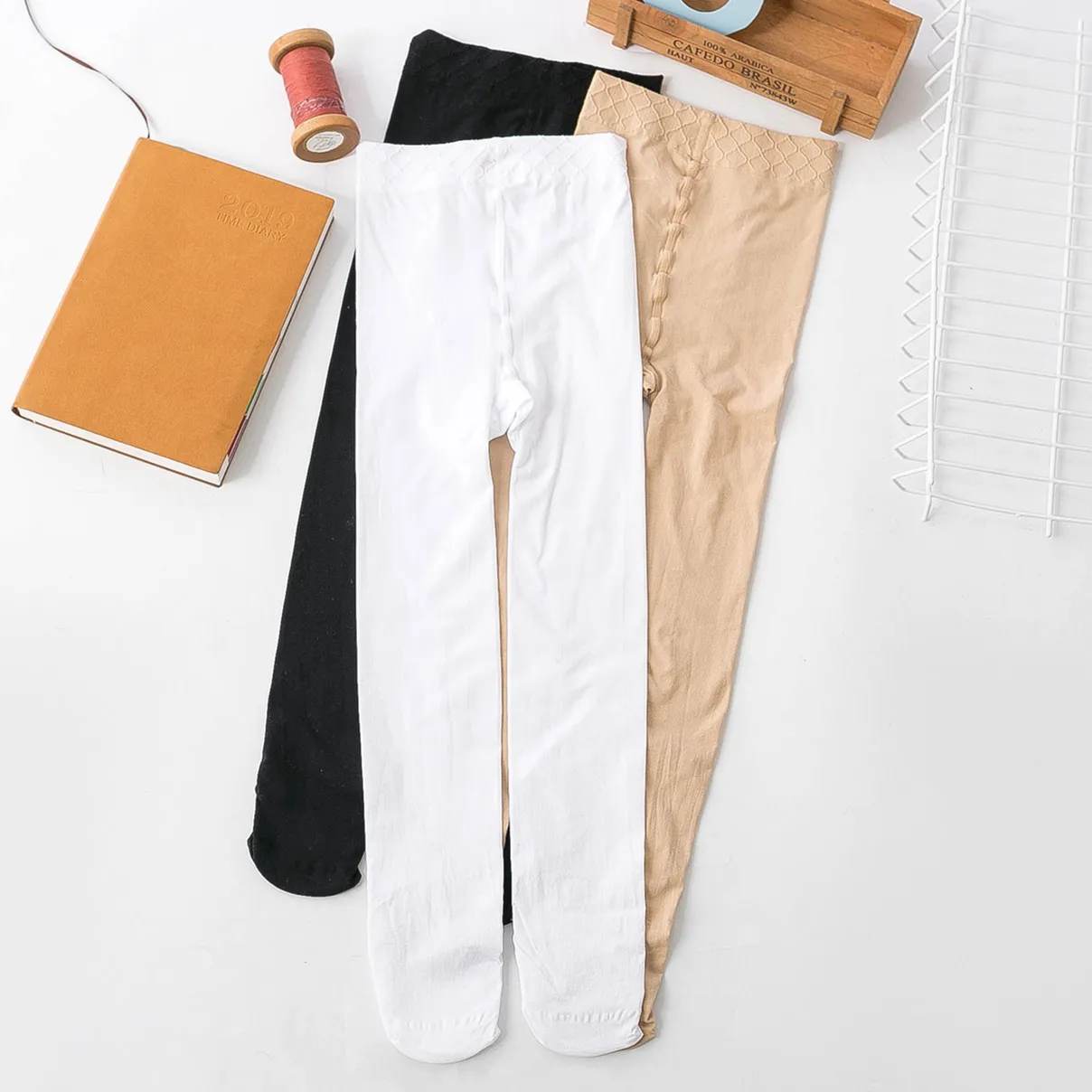 Spring Autumn Korean Cute Cartoon Small Feet Bottomed Pantyhose Velvet Non-slip Tights Socks for Girl Kids Cheap Stockings Stuff