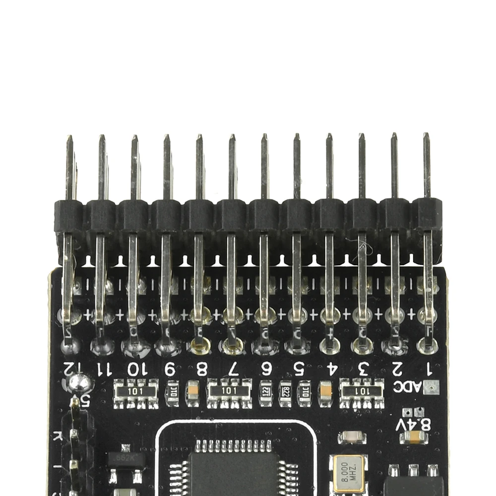 Détail des soudures et du PCB de la carte adaptateur PWM 12 canaux pour récepteur FPV, compatible CRSF.
