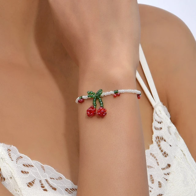 あなたにおすすめの商品 白い花の葉のブレスレット チャーム付きの