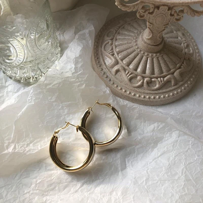 2023 New Trend Retro Hong Kong Style Earrings Single Item Accessory Platform Popular Style Fashion Accessories Stud Earrings