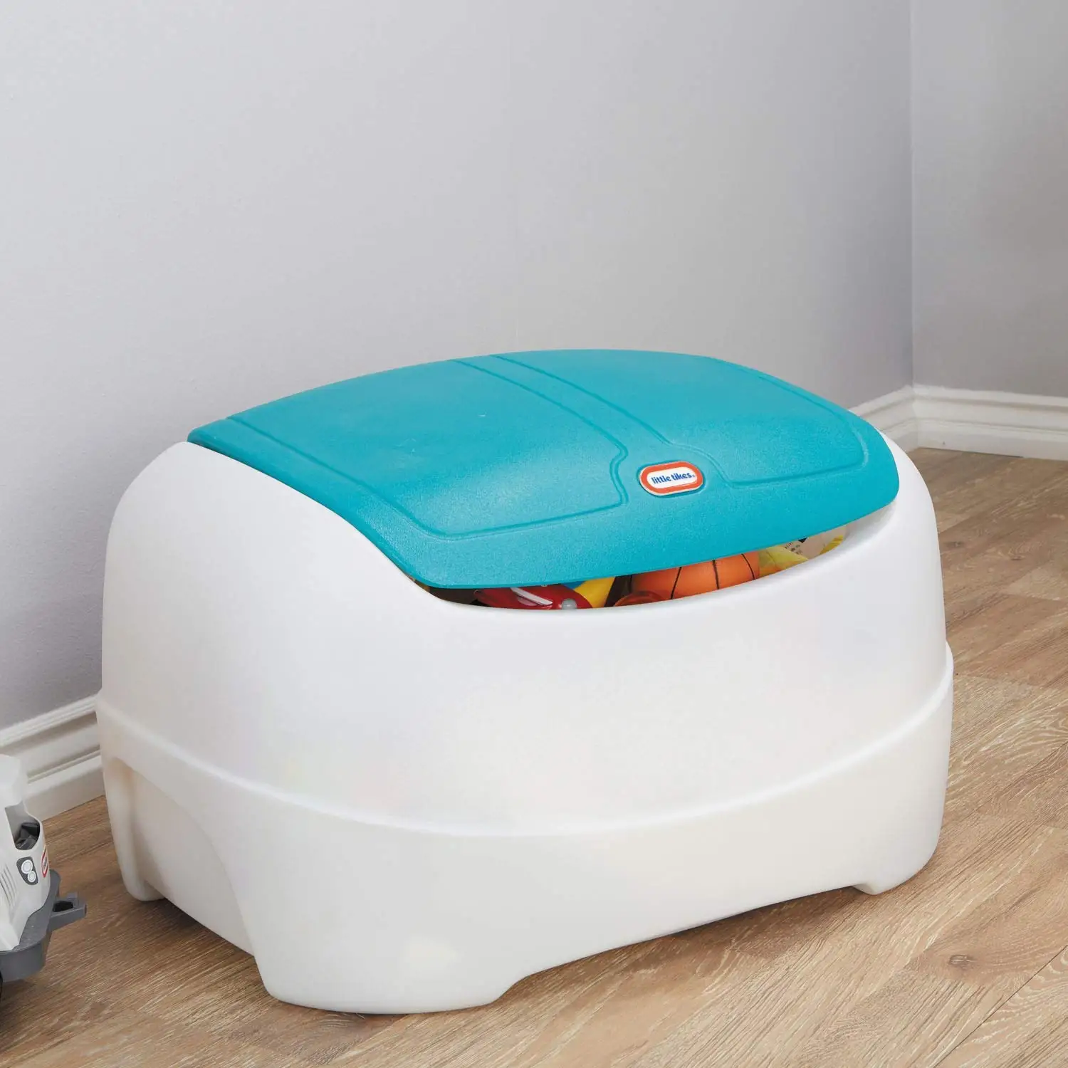 

Spacious Toy Box: Large Interior, Lightweight Detachable Lid for Safety, No Assembly Required, Easy Cleaning with Damp Cloth