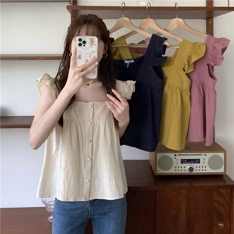 

Square neck buckle and ruffle edge loose fitting age reducing baby shirt vest