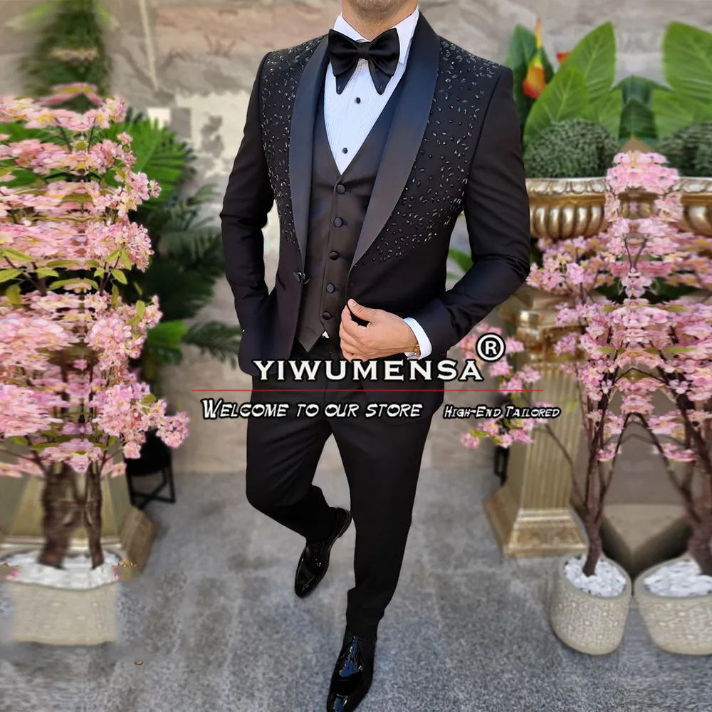 

Black Wedding Suits For Men Luxury Crystals Gemstone Beads Jacket Vest Pants 3 Pieces Man Formal Party Groom Tuxedos Bespoke