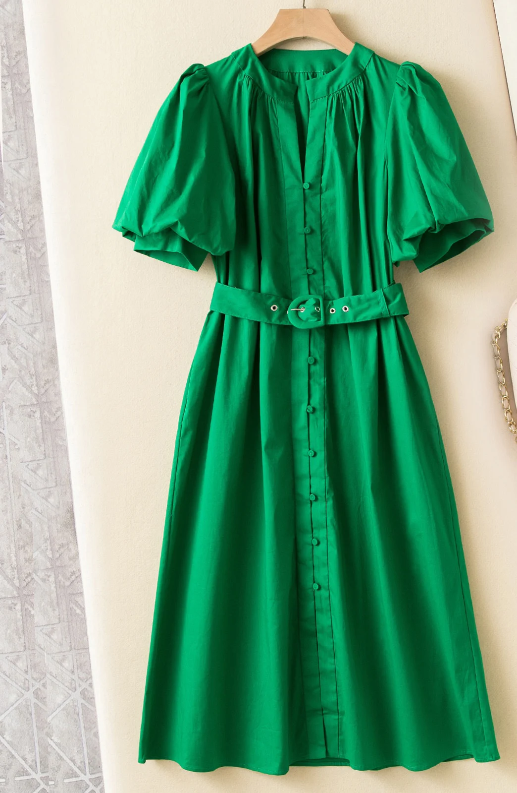 

Early autumn new classic pure green texture bubble sleeve dress V-neck design, rich sense of space lantern sleeve