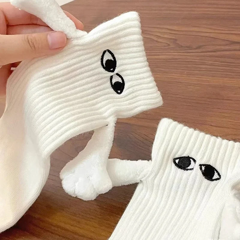 Alobee Haruku Couple Cotton Sock 2 Pairs Magnetic Suction Hand In Hand Socks Black White Unisex Holding Hands Long Socks_voghion.com