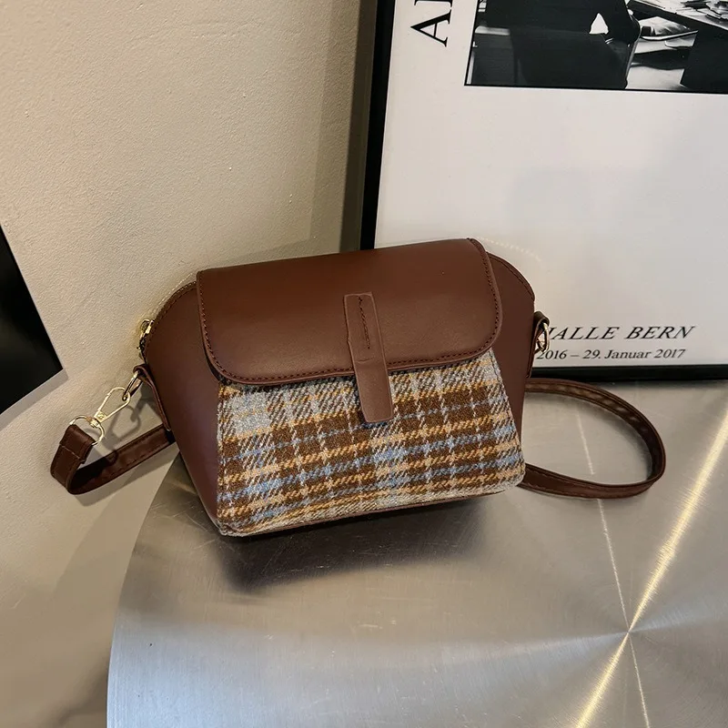 Retro Crossbody Bag Female Winter New Niche Design Trend Fashion Shoulder Bag Simple Fashion Female Messenger Shoulder Bag