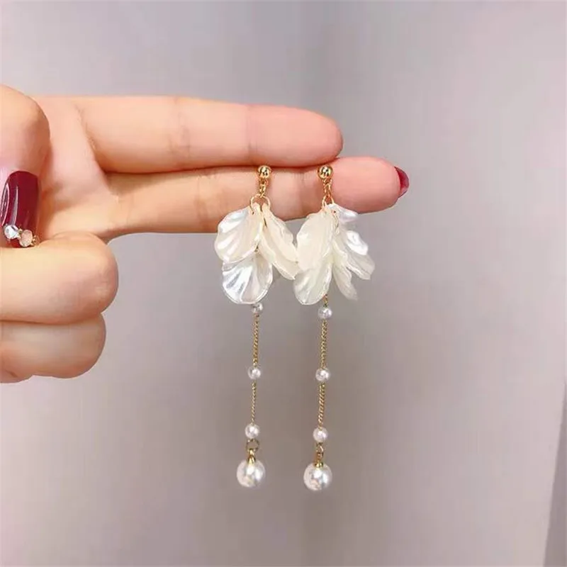Exaggerated White Arcylic Flower Earrings Pearl Flowers Petal Big Long Drop Dangle Earrings for Women Statement Jewelry Gifts