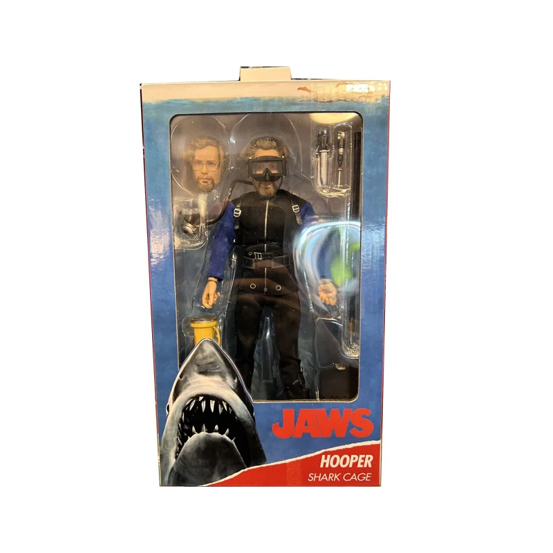thumbnail image 1 of Figura de acción de Matt Hooper con jaula de tiburón vestida de NECA Jaws, modelo de película de terror clásica de tela retro, coleccionables periféricos, juguetes para niños, 1 of 4