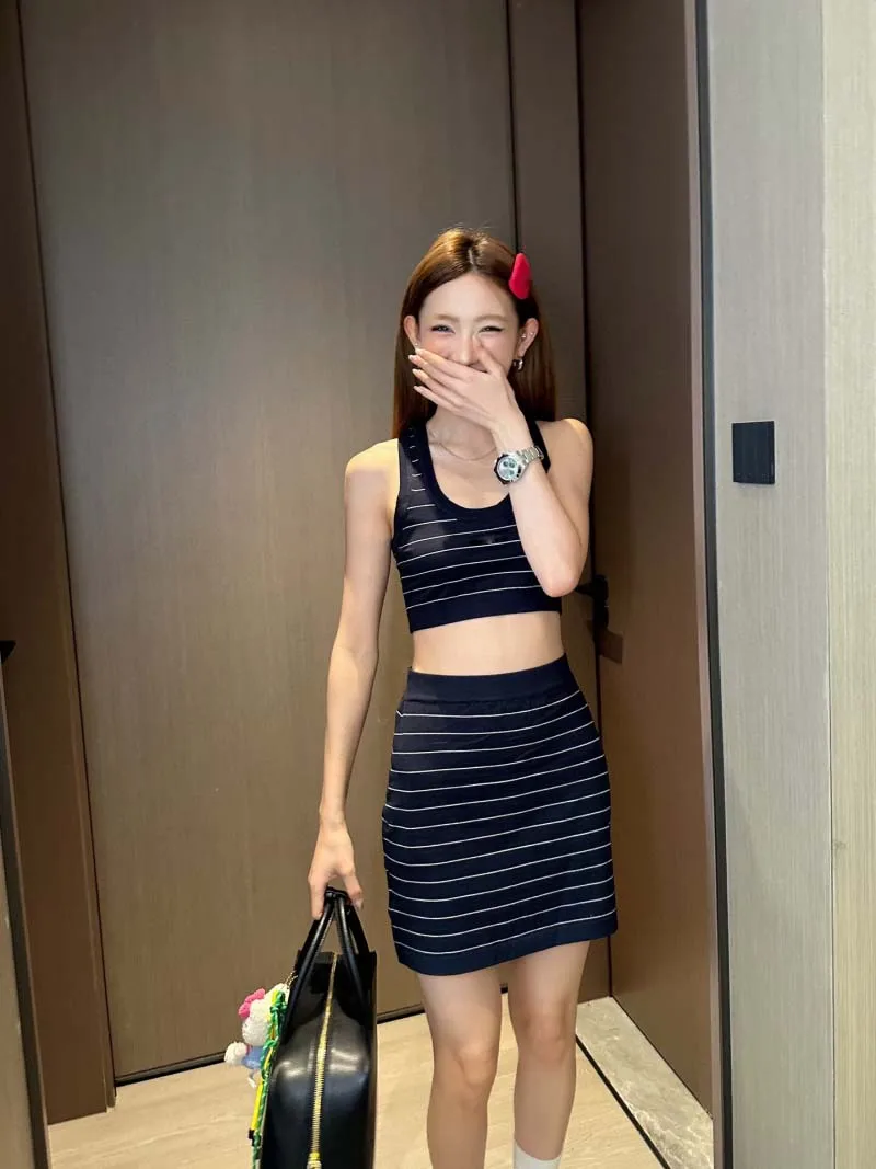 

Academy style fashion casual trend versatile daily commuting slimming and age reducing striped knitted skirt