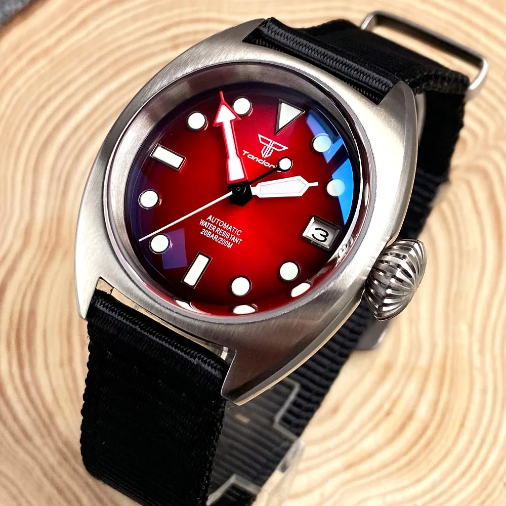 Military diver watch with NH35 automatic movement, sapphire crystal, stainless steel case, and 200m water resistance.