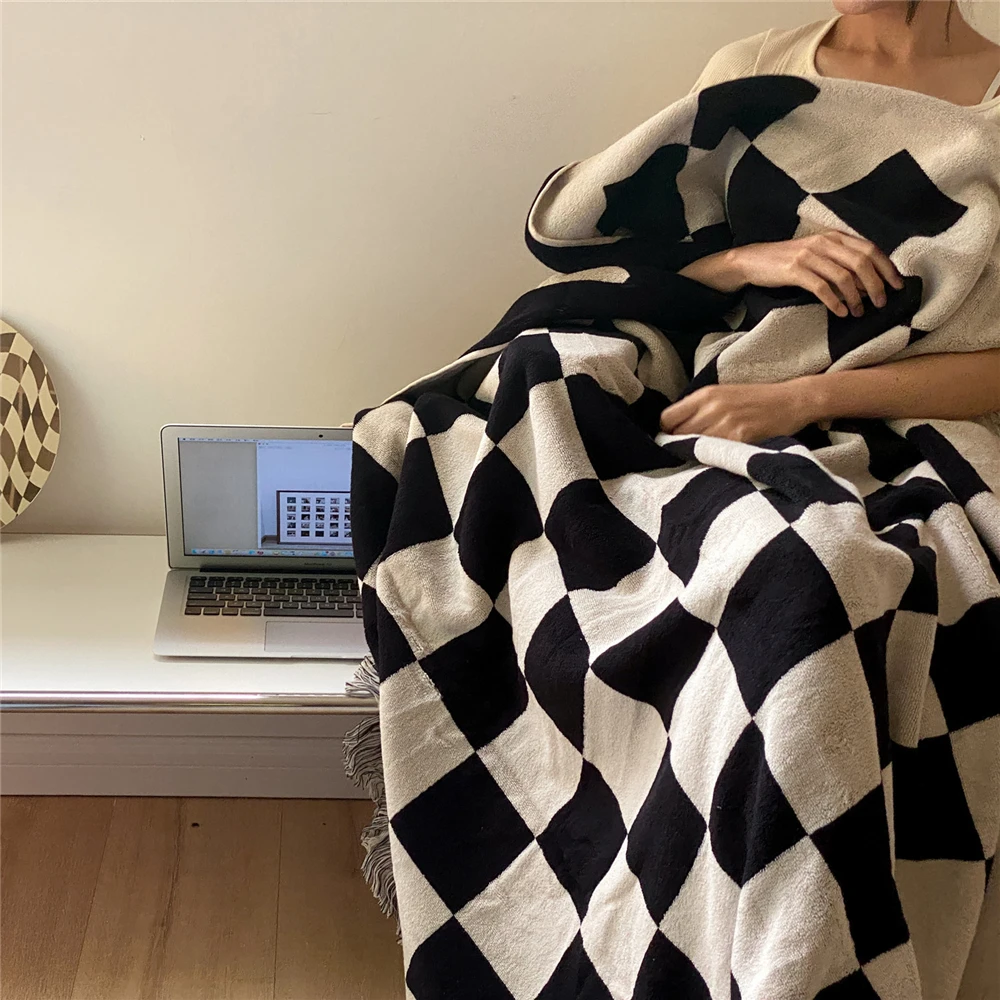 

Decorative Checkerboard Throw Blanket for Bedroom Living Room Soft Comfortable Sofa Cover Bedspread Cotton Nap Shawl with Tassel