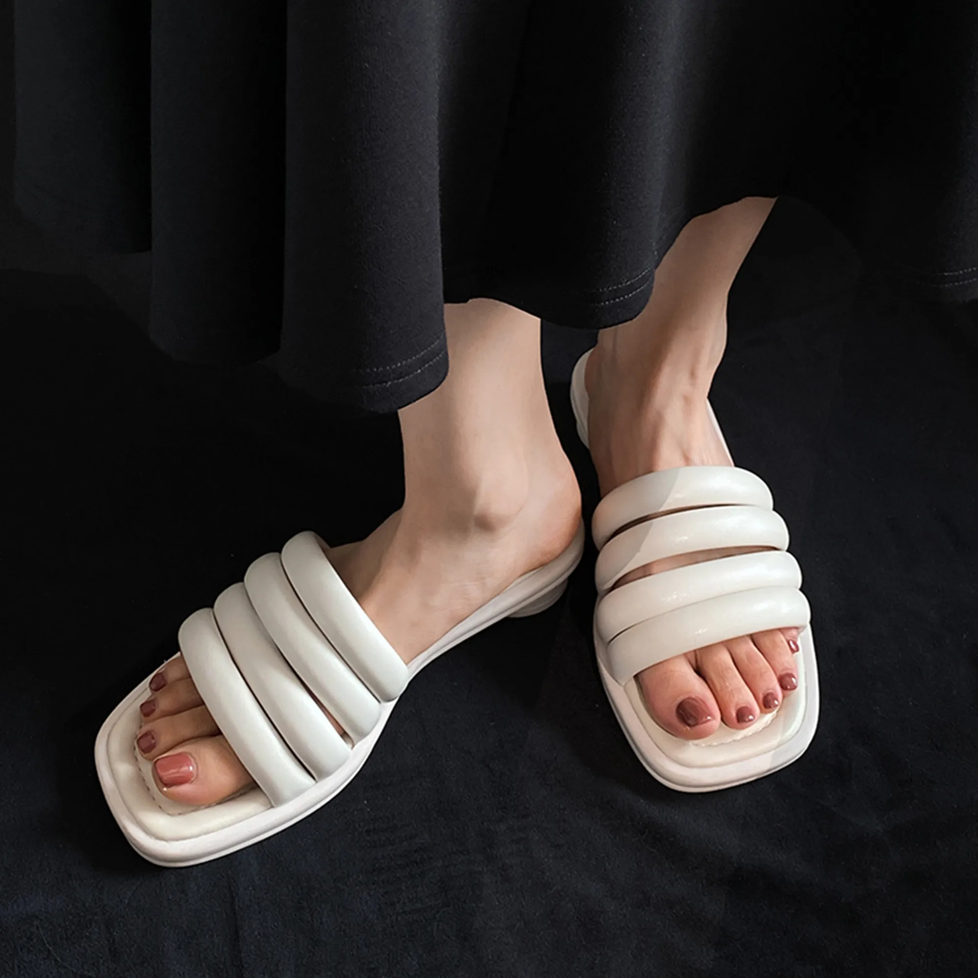 

Босоножки женские из натуральной кожи, на плоской подошве