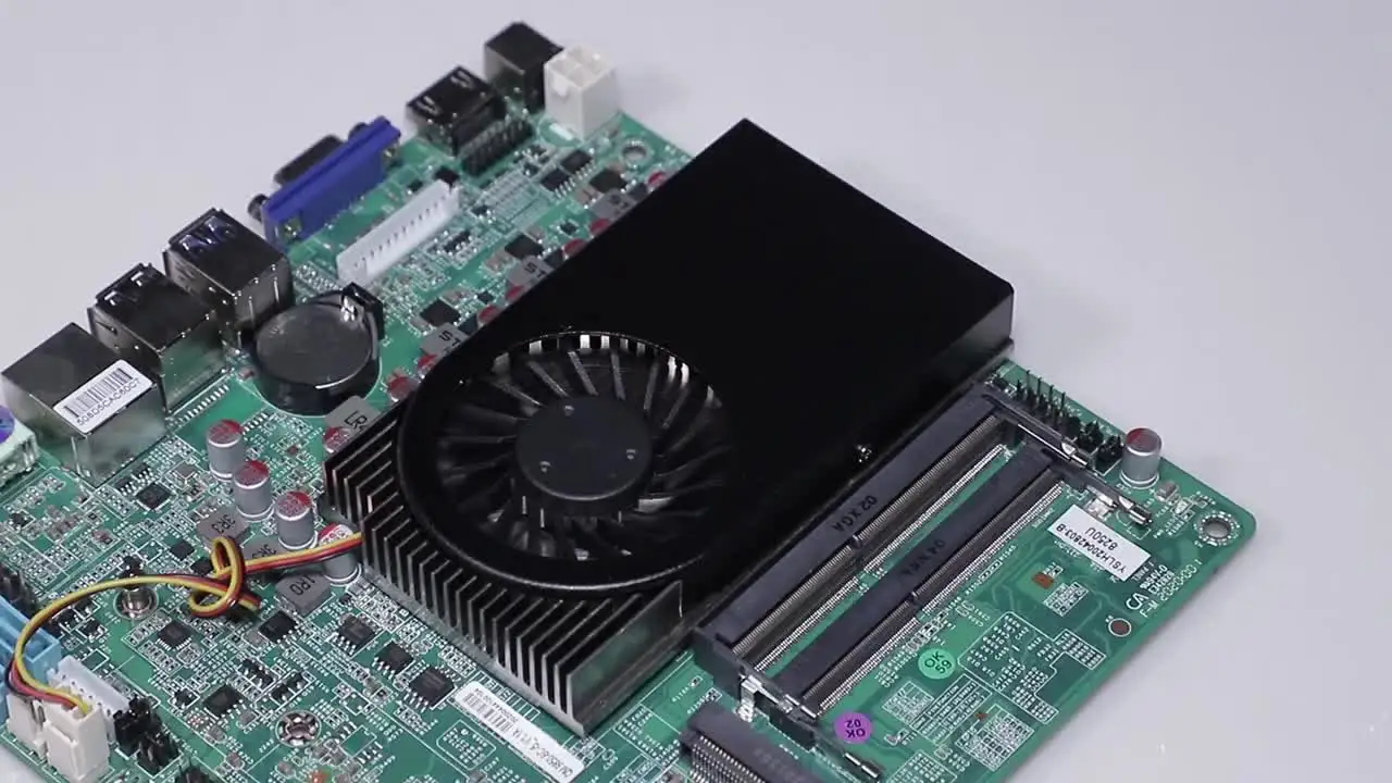 2025 ELSKY 8-го поколения 19 В I3 8130U KabyLake двухъядерный DP VGA 1 LVDS I5 I7 Mini ITX материнская плата