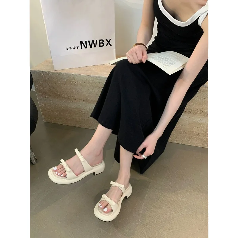 New Summer Women's Slippers 2024 Stylish Peep-toe Low Heel Silver Women's Comfortable Beach Shoes Sapatilas — view 2