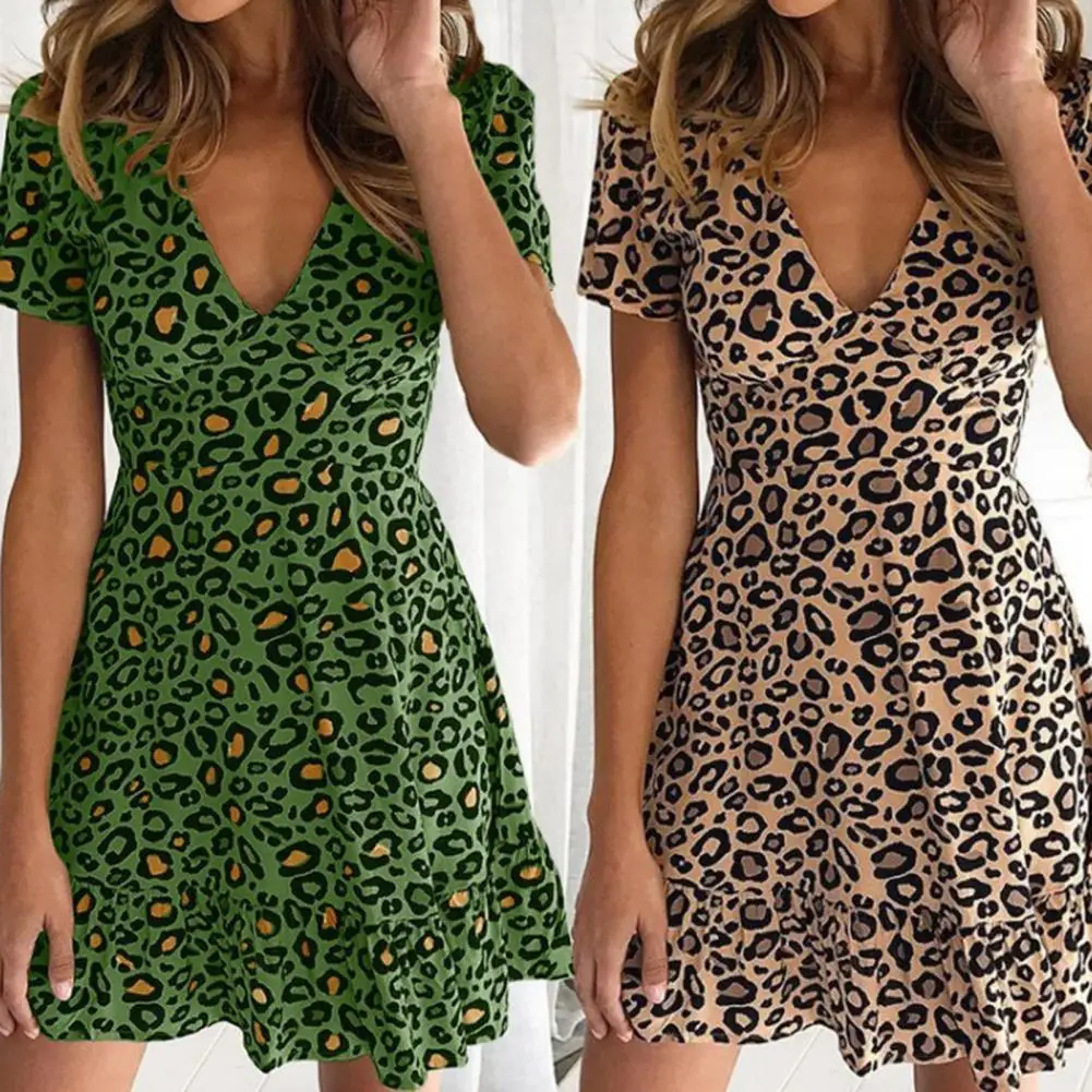 

Мини-платье женское летнее пляжное с V-образным вырезом