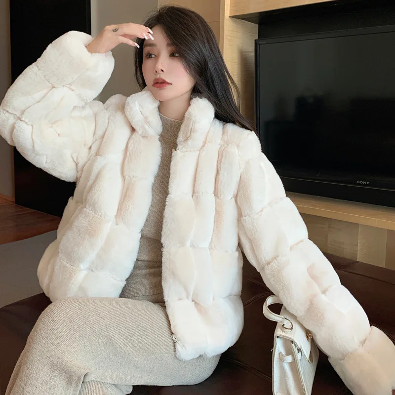 

2023 French Coat Women's Autumn and Winter Thickened Temperament Short Fur Coat