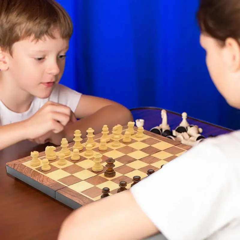 Рисунок 5 - Деревянные складные магнитные шахматы