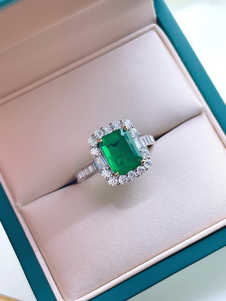 Fashionable925 Sterling Silver Green Ring Inlaid with High Carbon Diamonds, Versatile, Elegant, and Luxurious Engagement Jewelry