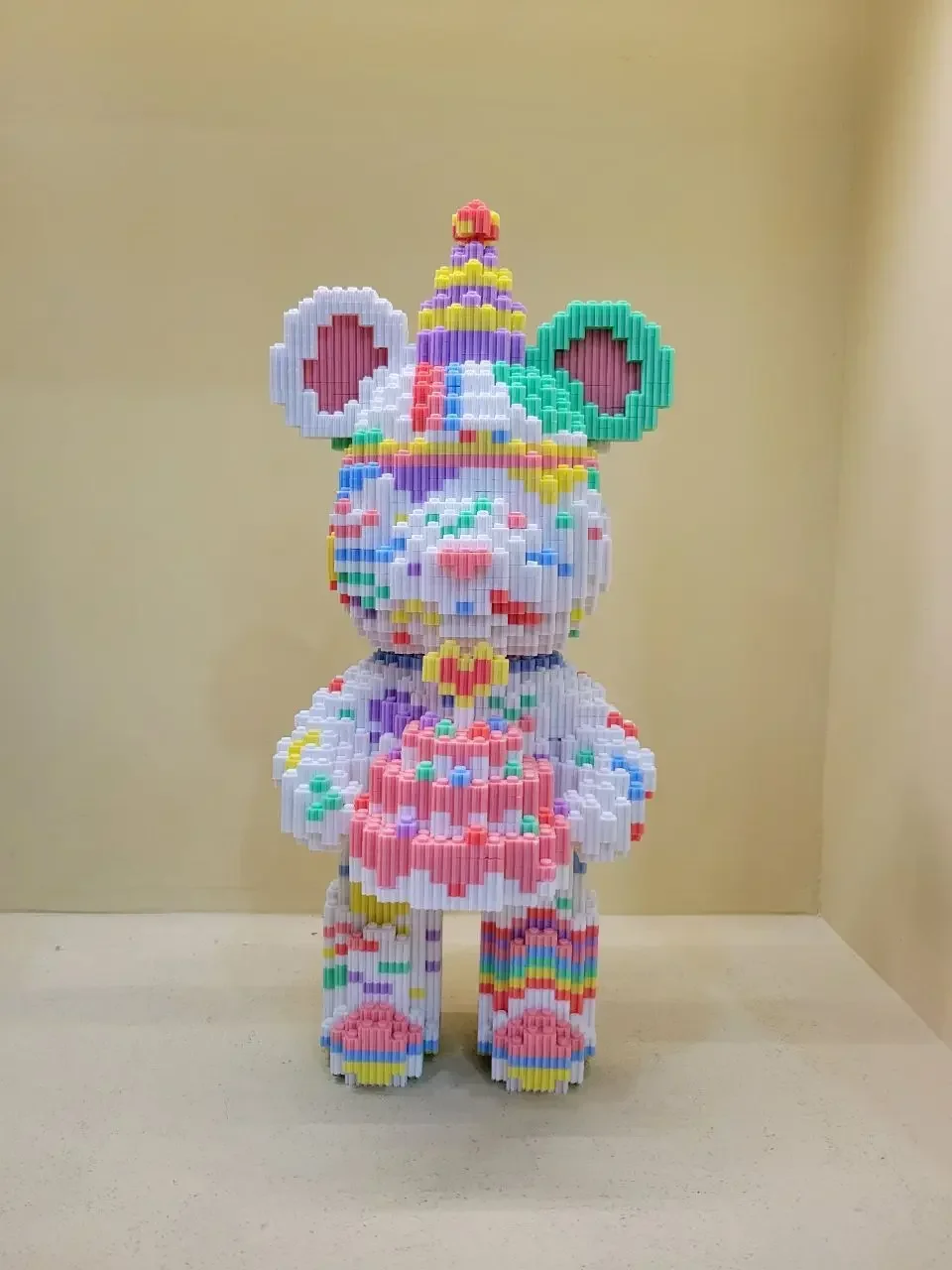 Fluid‑Art Bear Building Block Model