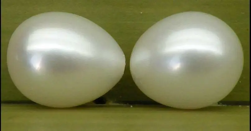 

gorgeous AAA 10-11mm pair of natural south sea white loose pearl half drilled