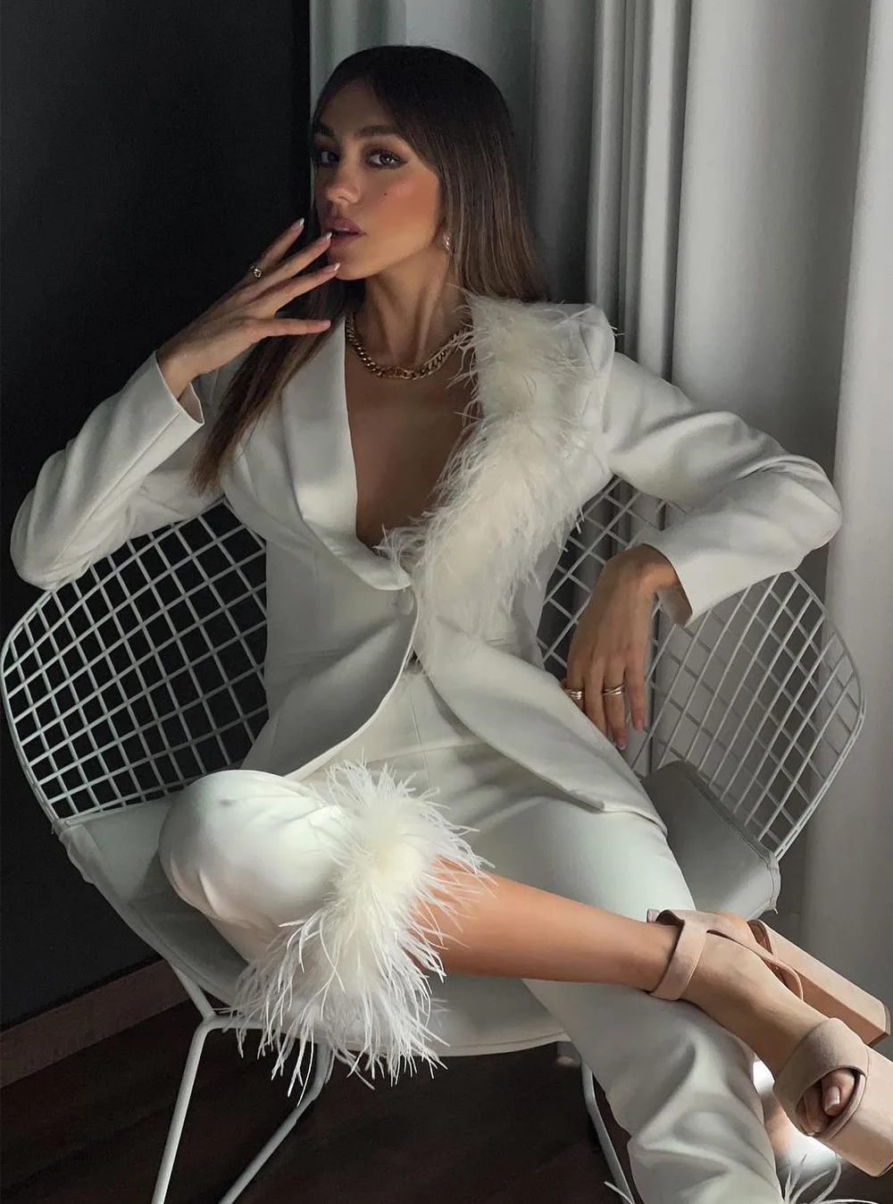 

Женский офисный комплект с длинным рукавом, приталенный комплект белого и красного цветов с перьями на одной пуговице, модный офисный комплект из жакета и брюк