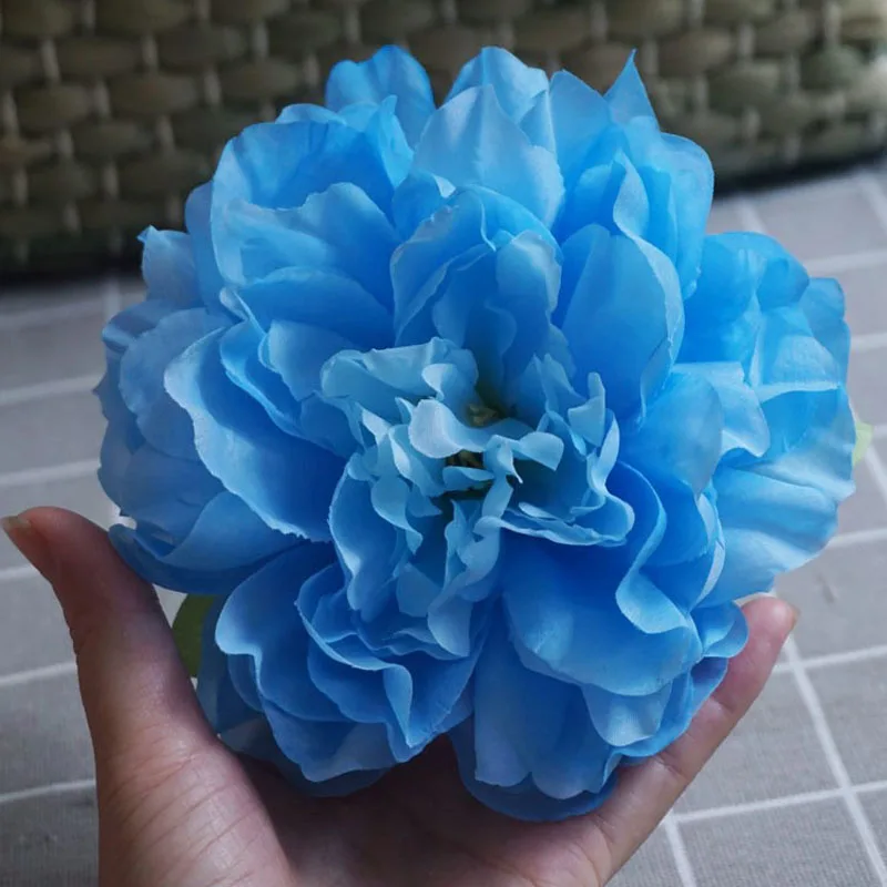 Рисунок 4 - Заколки для волос с большими искусственными цветами