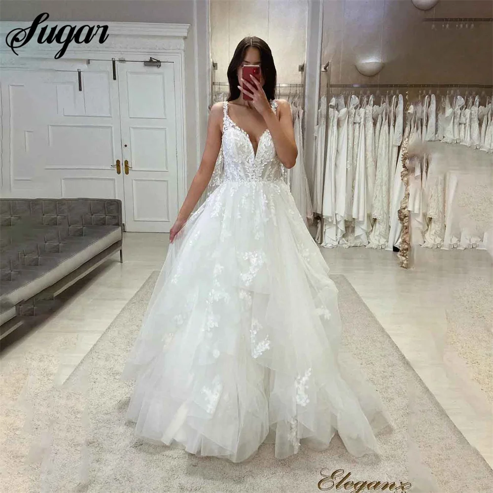 

Spaghetti Strap V Neck Wedding Dress Appliques Lace Wedding Gown Tiered Bridal Dress Sweep Train Bridal Gown robes de mariage