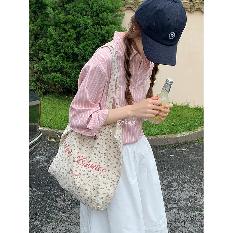 1 Pc Aesthetic Shoulder Bag for Student Girl Fashion Floral American Style Tote Bag Sweet High Capacity Makeup Book Storage Bag