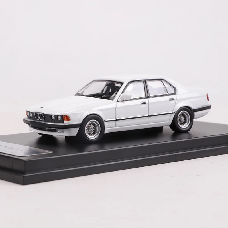 DCM 1:64 E32 7Series- E34 5-Series Alloy Model Car Limited