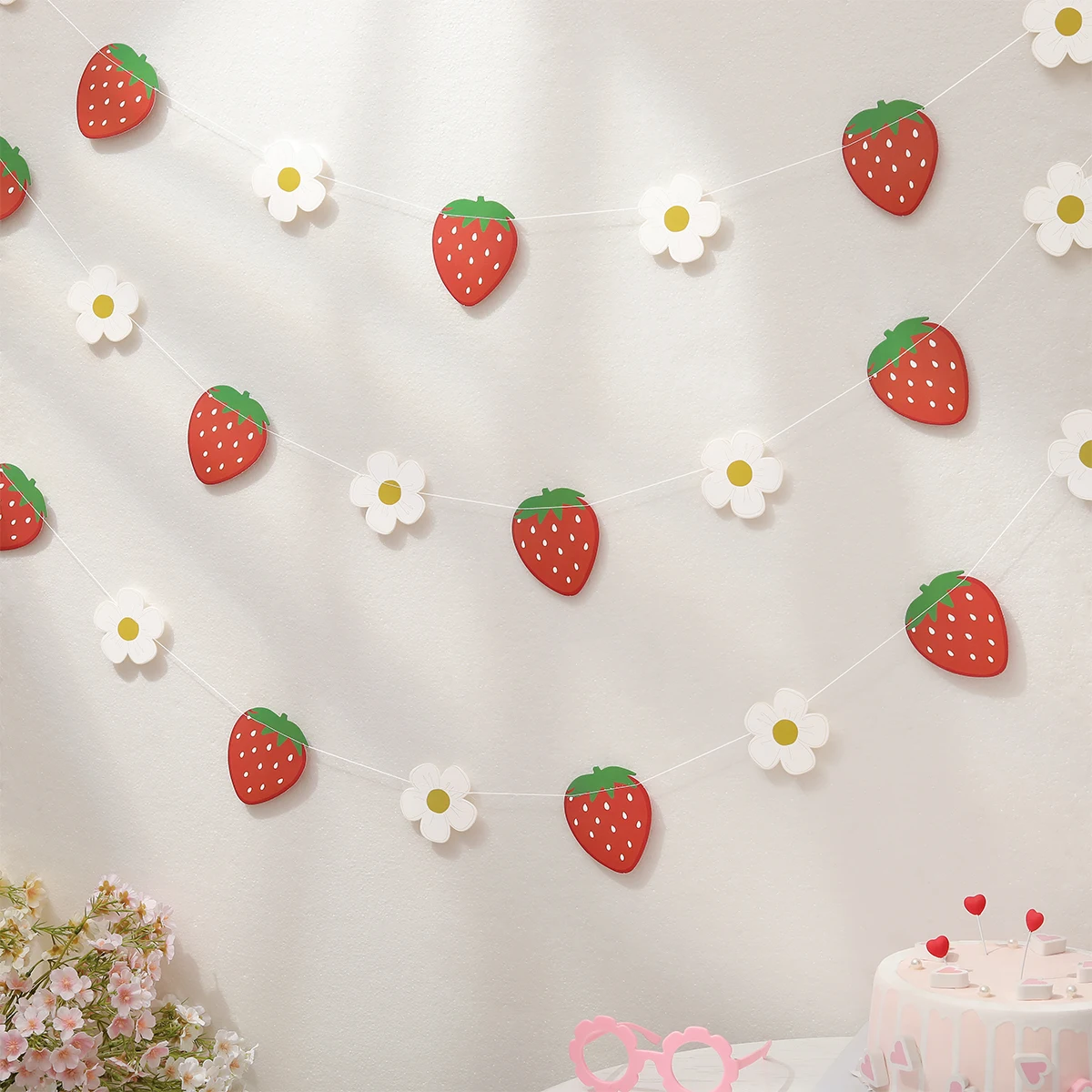 Party decorations Fruit strawberry and flower flag-raising party decoration arrangement 1 set 1 piece