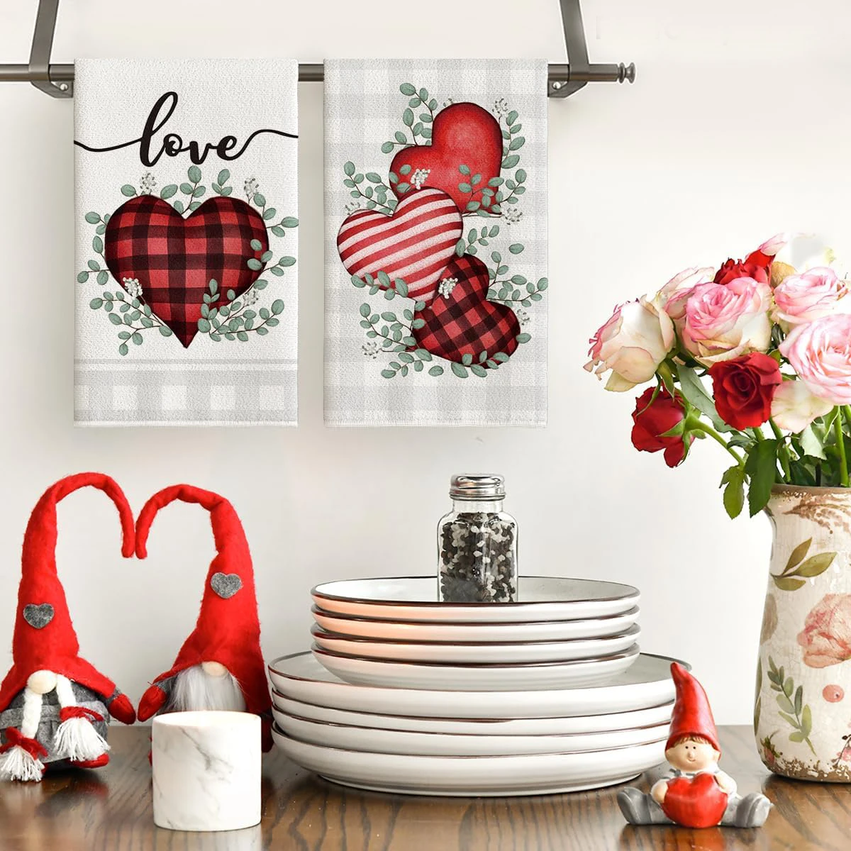 2pac red water alo checkered tea napkins are stain resistant, flat, and comfortable, suitable for eating and cleaning