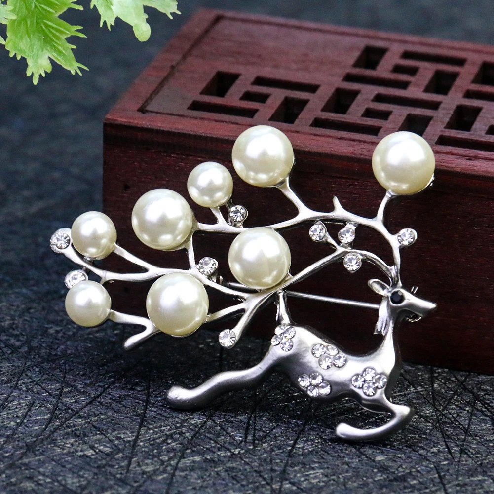 

Metal Silvery Sika Deer Inlaid Pearl Rhinestone Brooch for Women Badges Suit Wedding Dress Collar Pin Clothes Decor Gift Jewelry