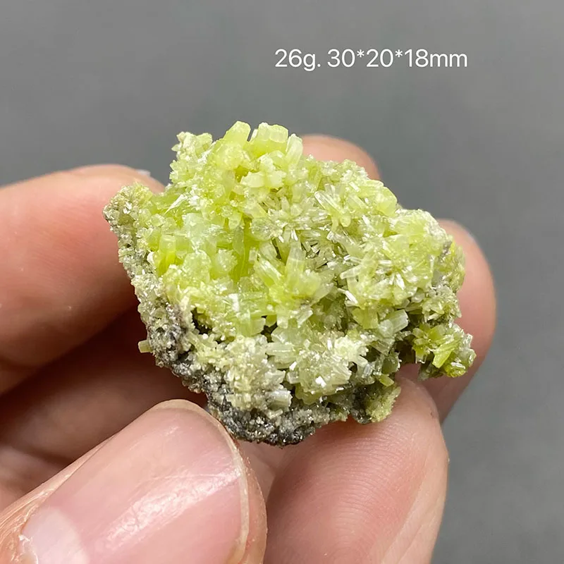 100% natural pyromorphite original stone mineral specimen cured crystal gem collection.