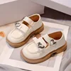 Girls Leather Shoes Soft Sole Children Princess Shoes with Metal Love Heart 2024 New Fashion Children Flat Shoes Non Slip Sweet 4