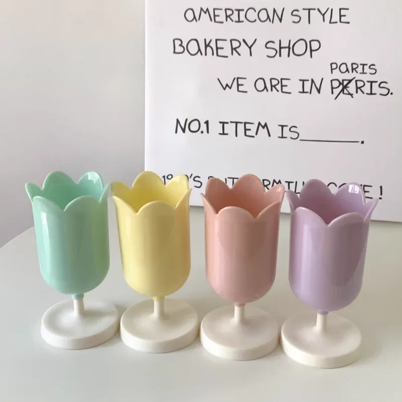 INS Tulips Storage Bucket Pen Holder Plastic Storage Tank Cup Makeup Brush Holder Desktop Organizer Students Stationery pen holder