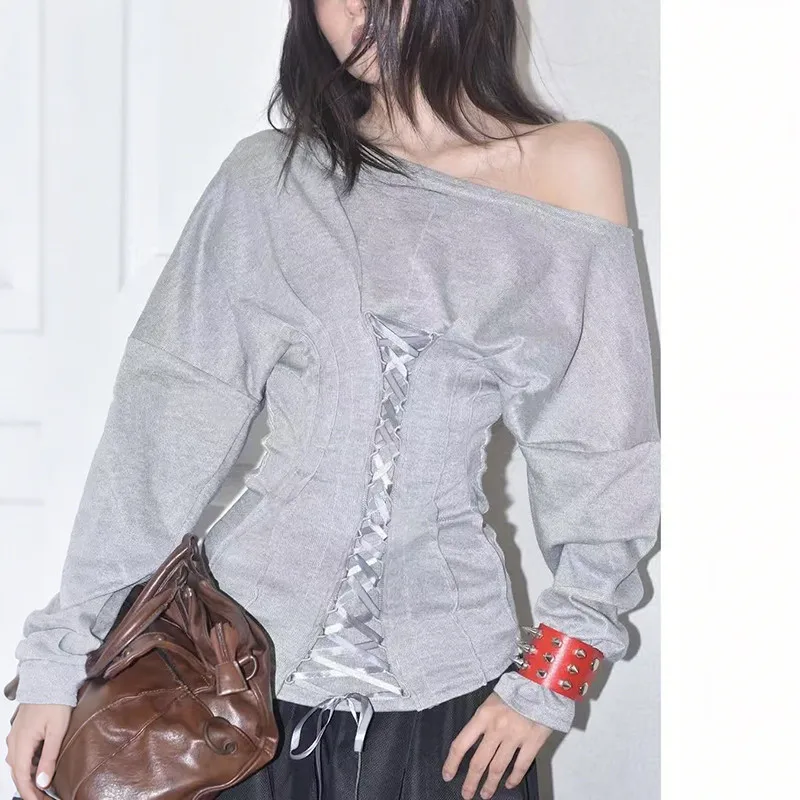 Afslappet outfit-styling med off-shoulder top