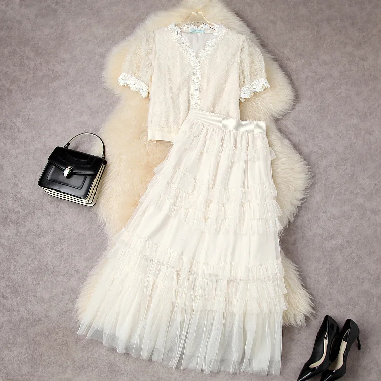 

European and American women's summer 2022 new Disk flowers with short sleeves V-neck shirt Gauze pleated skirt Fashion suits