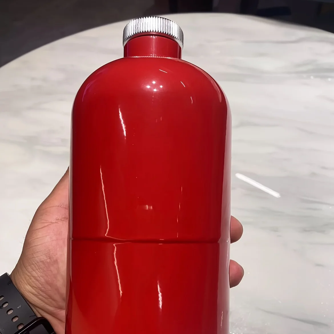 Outdoor oil tank, automobile and motorcycle spare oil tank, portable iron 1L household gasoline and diesel tank